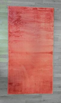 Nový lososový plyšový koberec 80x150 cm