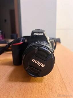 Nikon D5600 + 2 objektívy + taška + Tripod + čístiaca sada