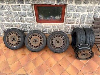 4x disk 16” 6J, 3x letní pneu a 2 X zimní pneu