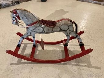 Starožitný houpací kůň