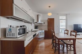 Byt 2+kk/B, 72 m2, sklep, garážové stání, zařízený, ul. V Št