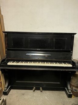 Pianino značky J. Bonhard