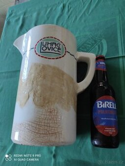 Stará keramická konev