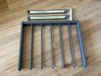 Vysuvny vesak na kalhoty Ikea