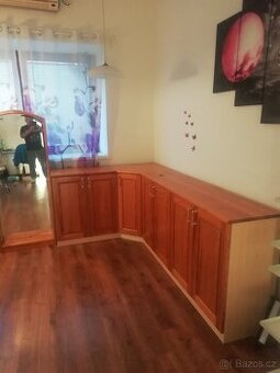 skříňky do kosmetického nebo masážního salonu