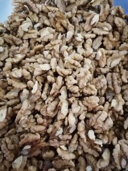 Loupané vlašské ořechy