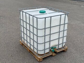 IBC 1000l vcetne kovove vyztuhy, palety a uzávěru