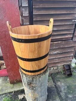 Dřevěný květináč/soudek