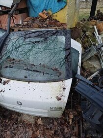 Octavia 1 sedan víko kufru