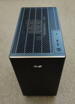 InWin A5 E-ATX skříň - zánovní stav