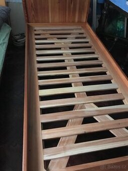 🪵 Ručně vyráběná masivní dřevěná postel – poctivá práce