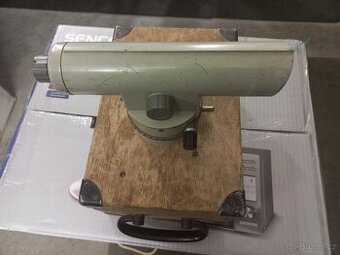 Nivelační přístroj  DDR