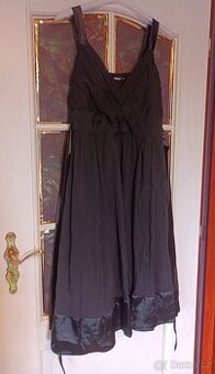 Černé společenské šaty