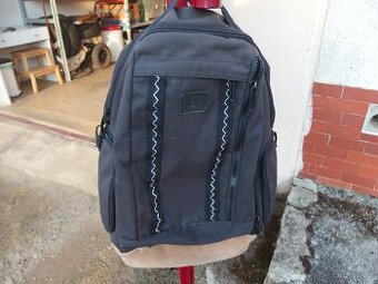 Prodám starší batoh Quiksilver