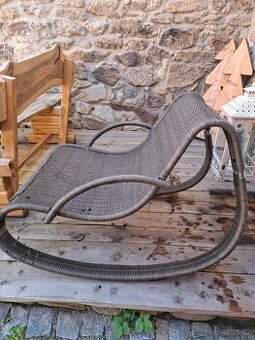 Křeslo proutěné houpací
