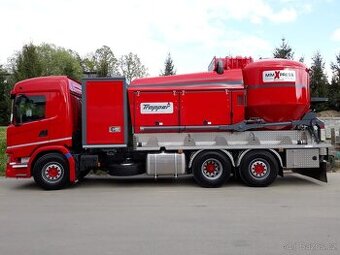 Řidič a obsluha mobilní míchárny krmných směsí