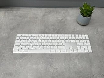 Apple Magic Keyboard s číselnou klávesnicí - Česká, nová - 1