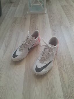 NIKE kopačky vel. 38,5