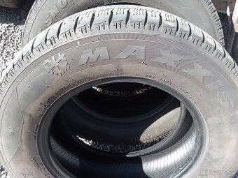 235/65/16C Maxxis