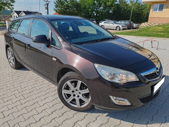 Opel Astra Sports Tourer 1.7 CDTi Cosmo, r. 2012 - 1