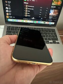 Iphone XR - baterie 100%