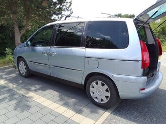 Peugeot 807