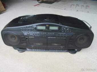 Rádio starší plně funkční s CD a 2x kazety