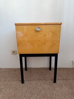 Retro noční stolek / skříňka – původní československý nábyte