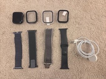 Apple Watch SE (2022) - 44 mm, temně inkoustový hliník