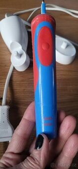 Zubni el.kartacek Braun funkcni + 2x nabijecka