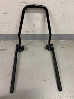 Sklopný držák na kolo na pověšení na zeď