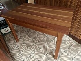 masivní modřínový stůl 1250x750