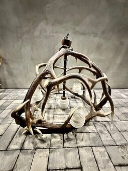 Lustry a lampičky z paroží