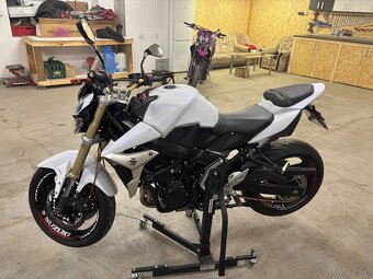 Suzuki GSR 750
