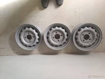 Škoda 440 Spartak, otryskané disky
