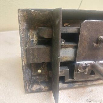 Starý krabicový zámek kompletní mosazný.