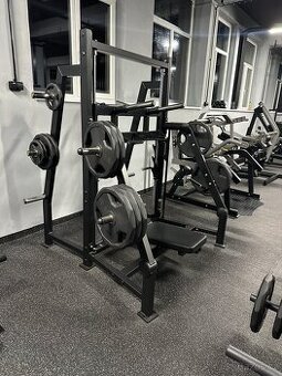 Vertikální legpress - nový posilovací stroj