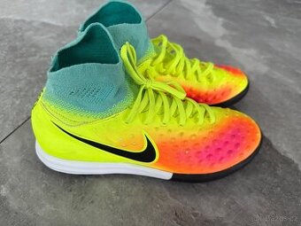 Sálovky Nike JR MagistaX Proximo II TF s ponožkou vel. 38