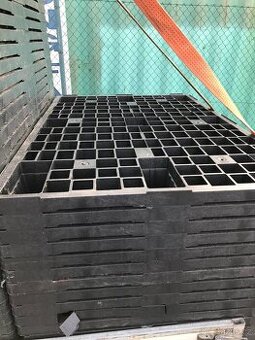Plastové palety 120x80 více druhů