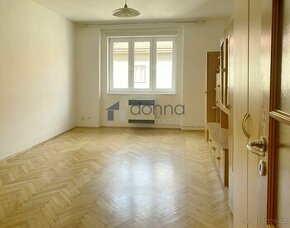 Prodej zařízeného bytu 1+kk, 31m2, OV, Praha 10 - Strašnice,