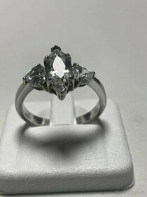 Stříbrný prsten s velkým zirkonem