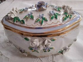 PORCELÁNOVÁ DÓZA - 1