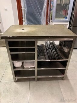 Pokladní pult s betonovou deskou