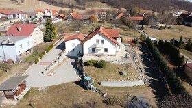 Rodinný dům 8+2 Prodej - 1