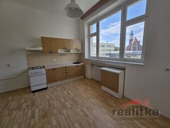 Pronájem velkého bytu 1+1, 44m2, Opava, ul. Horní náměstí