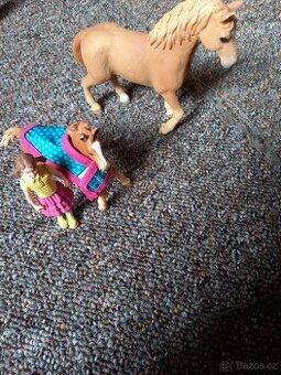 Schleich holčička s hříbětem