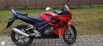 Prodám motorku Honda cbr 125 r /2004/11kw