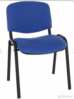 Kovová polstrovaná židle červená a modrá