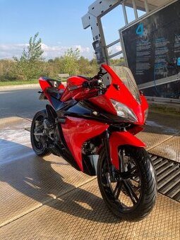 Yamaha yzf r125 2009 - 1