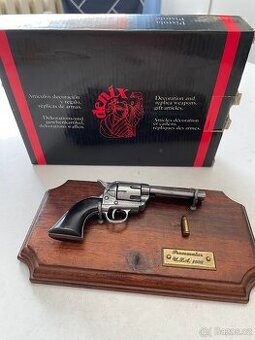 Replika revolver dekorace - 1